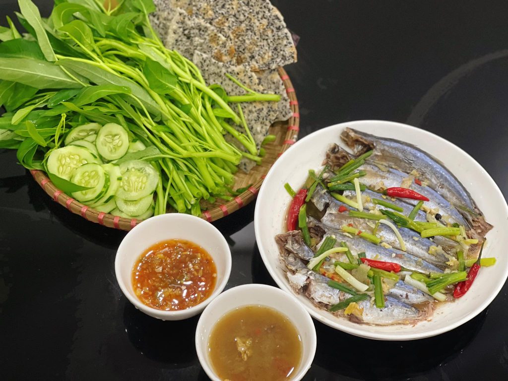 ca nuc hap cuon banh trang